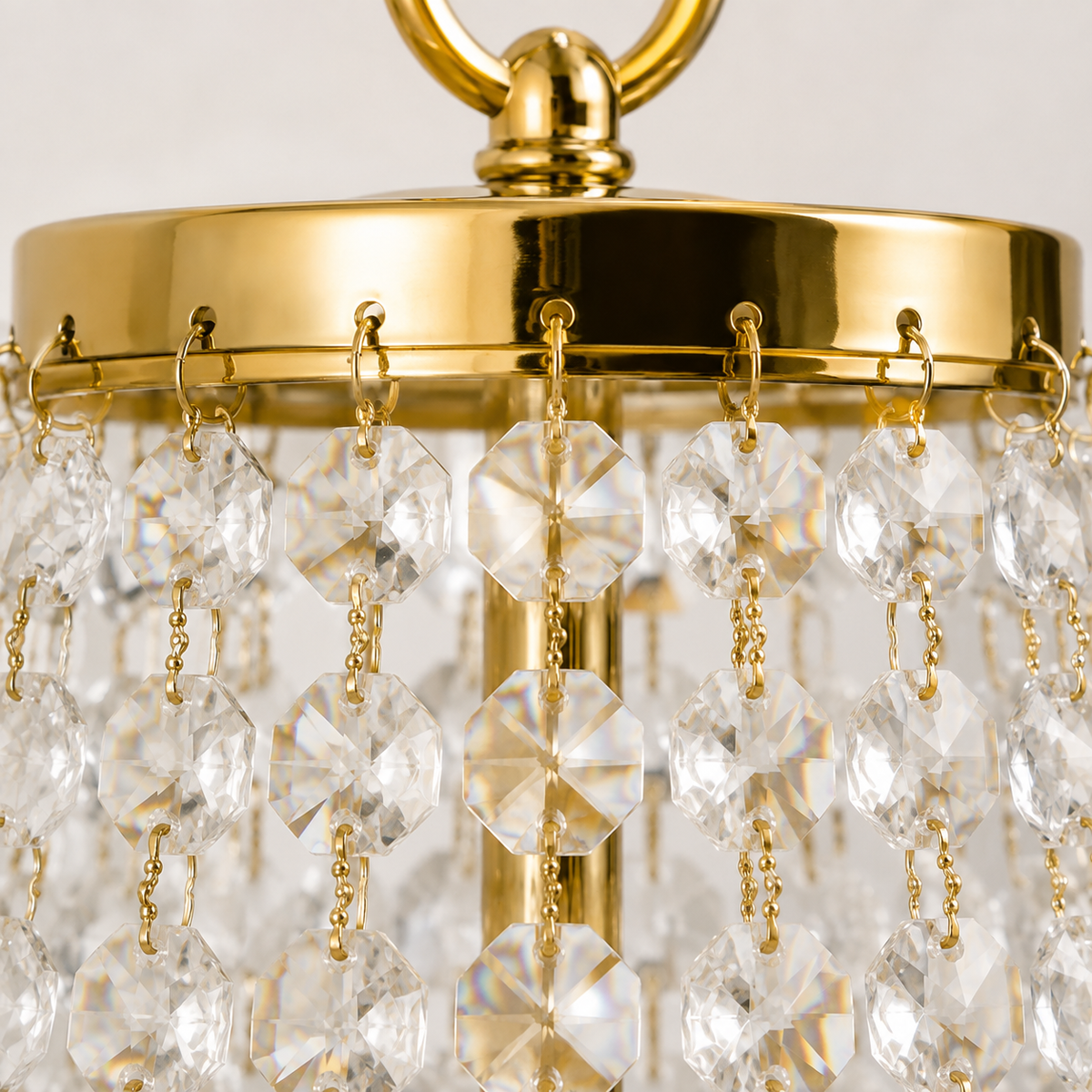 Lustre Empire en cristal doré Compiègne, détail des perles en cascade